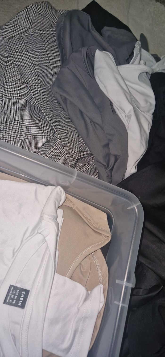 Lot de 30 pièces de vêtements femme - photo numéro 3