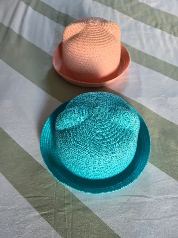 Lot 2 chapeaux enfant taille 5/8 ans