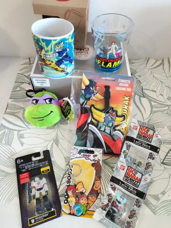 Coffret cadeau " dessins animés des années 80" contenant 8 cadeaux Capitaine flam Goldorak