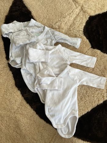 Lot de 4 bodies taille 0