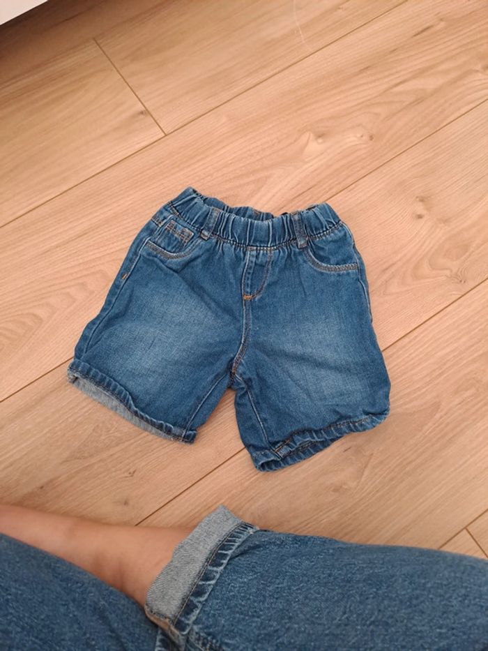 Short tape à l'œil