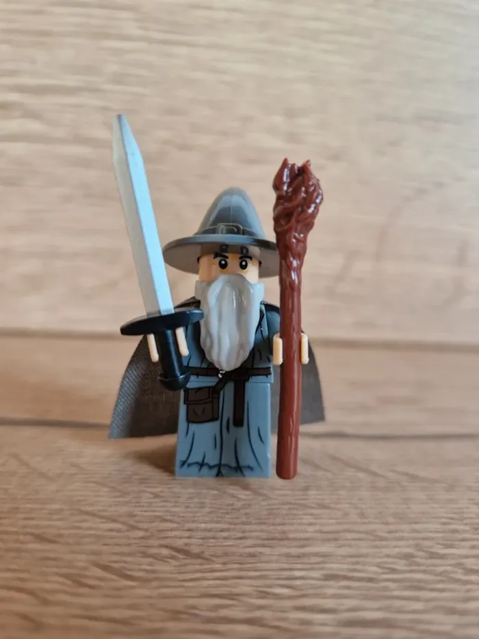 Figurine type lego Gandalf le gris seigneur des anneaux