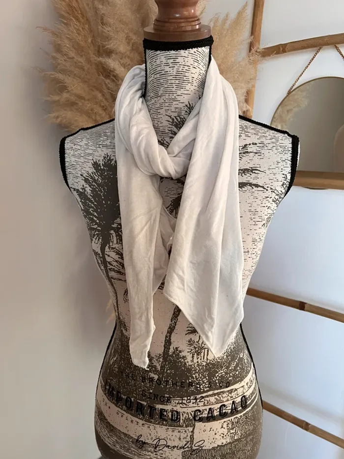 Écharpe blanche