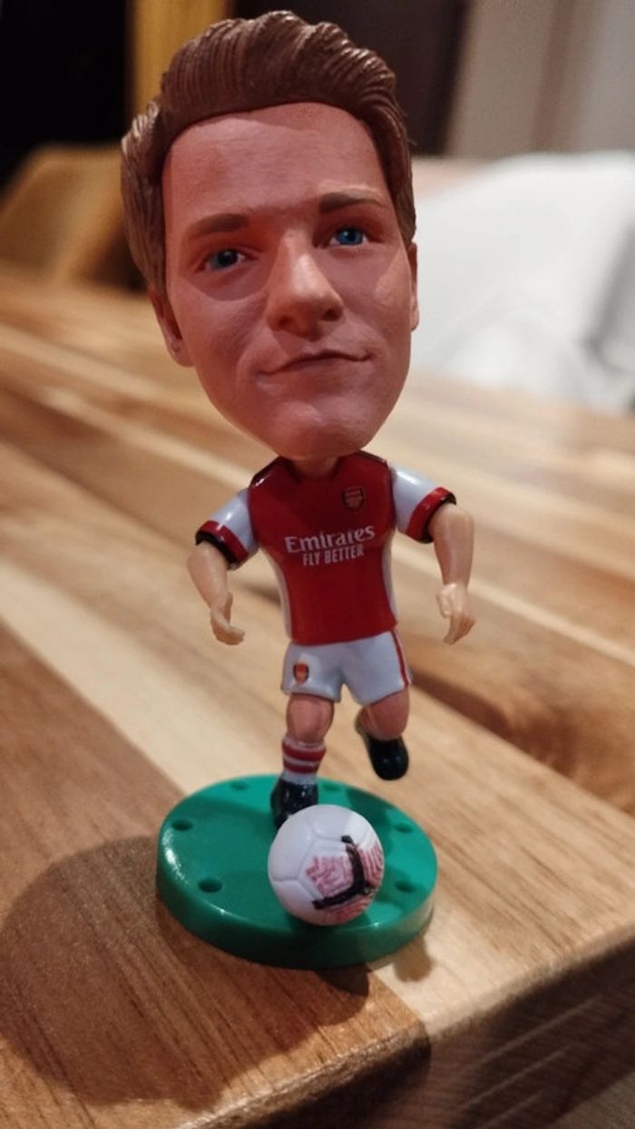 Petite figurine football neuve Martin odegaard arsenal fc