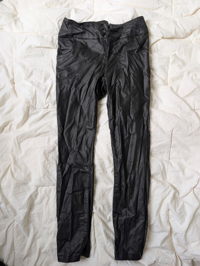 Pantalon enduit