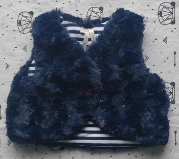 Jolie gilet bleu marine taille 3 mois