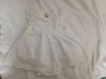 Robe en broderie anglaise