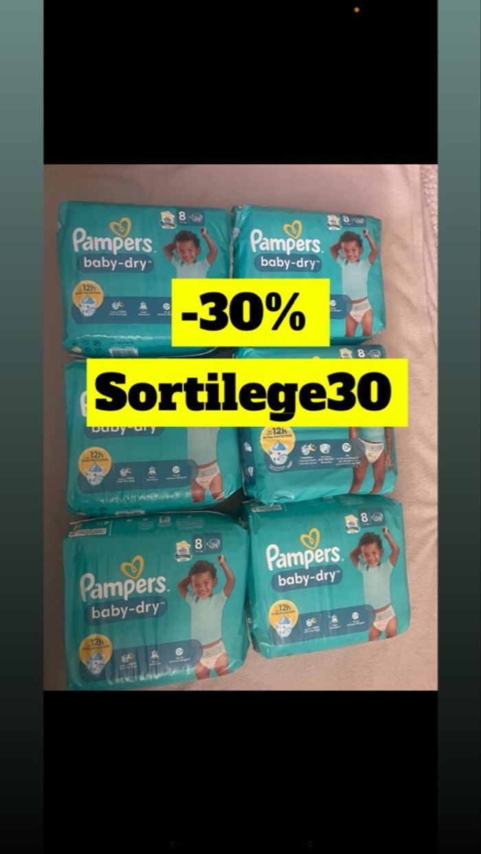 Six paquets de couches taille 8