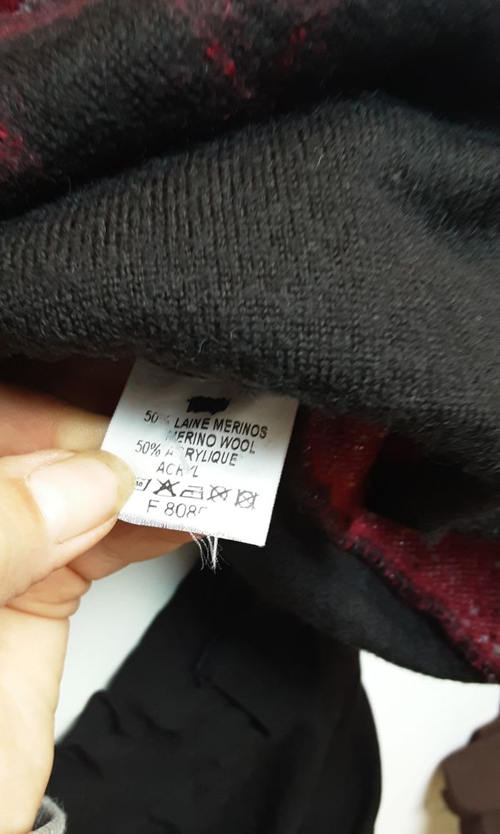 Haut / pull 50 % laine rouge et noir motif fleuri pour femme Taille 36 / 38 - photo numéro 6