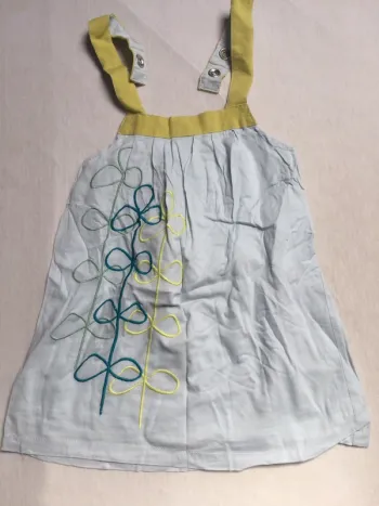 Jolie robe courte bleu pâle