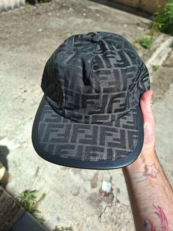 Casquette fendi