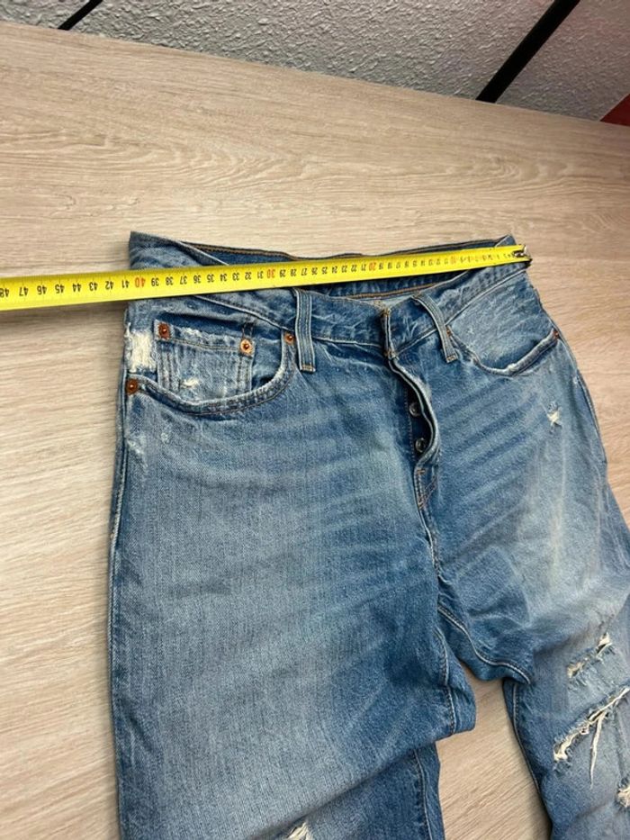 Jean Levi’s 501 CT recoupé et volontairement troué Vintage Effet Destroy W28 L34 - photo numéro 6