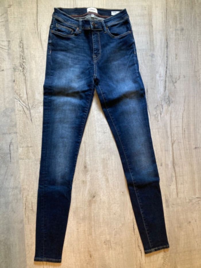 Jean femme Only taille 28/32, aucun défaut.