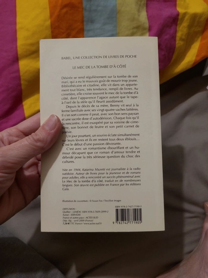 Livre le mec de la tombe d'à côté tbe - photo numéro 2
