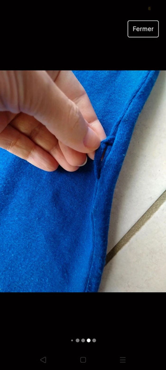 Robe bleue. Moulante. Cache cache.
Taille 38 - photo numéro 8