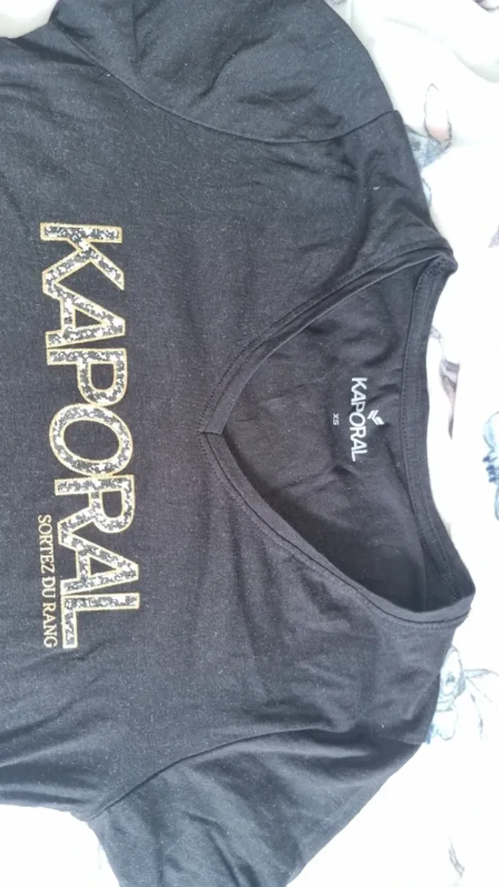 Tee-shirt kaporal xs en bon état - photo numéro 3