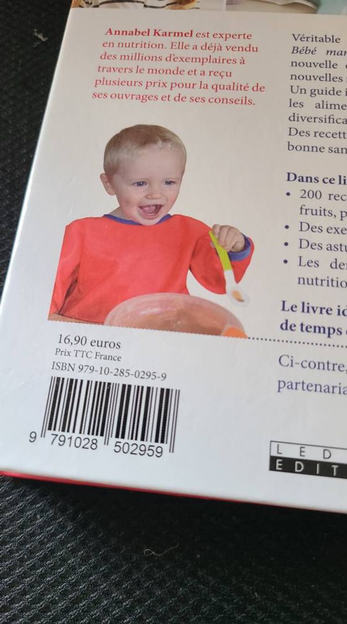 Bébé mange de tout - photo numéro 2