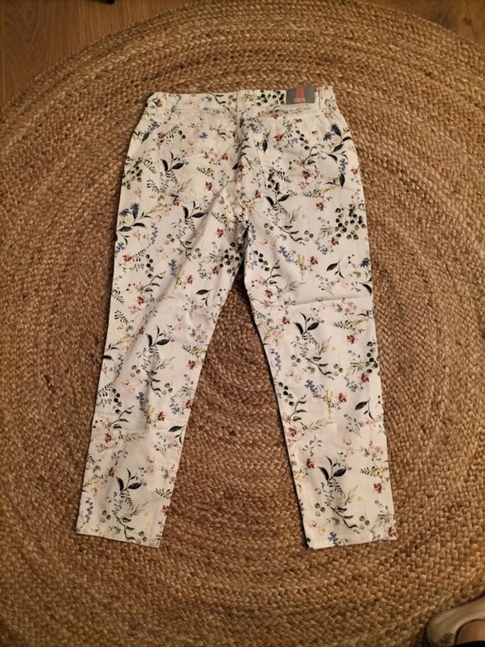 Pantalon fleuri - photo numéro 3
