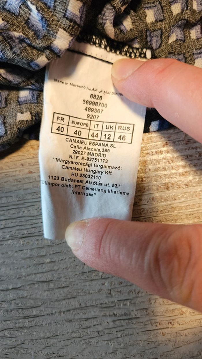 Blouse à manches 3/4 noire avec dessin bleus et blancs, Camaïeu, 40, peu mise - photo numéro 7