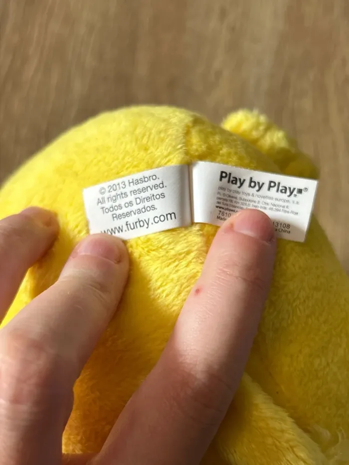 Peluche Furby jaune clin d’œil / Hasbro Play by Play (2013) / 15 cm / Très bon état - photo numéro 4