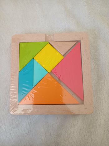 Tangram en bois neuf montessori