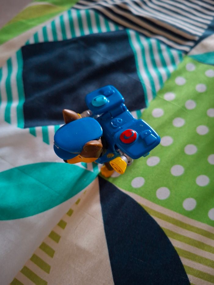 Figurine Chase pat patrouille avec haut-parleur qui se déploie - photo numéro 3