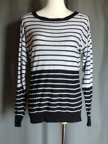 Pull gris et noir à rayures Camaïeu