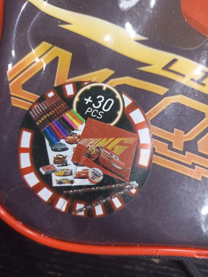 Sac a dos avec 30 pièces scolaires - photo numéro 2