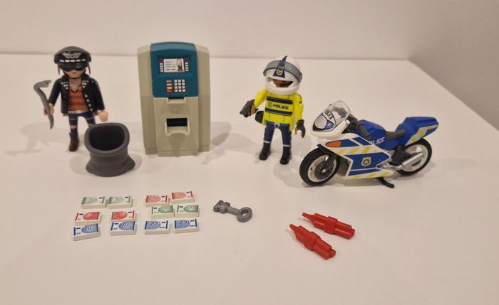 Playmobil "Policier avec moto et voleur "