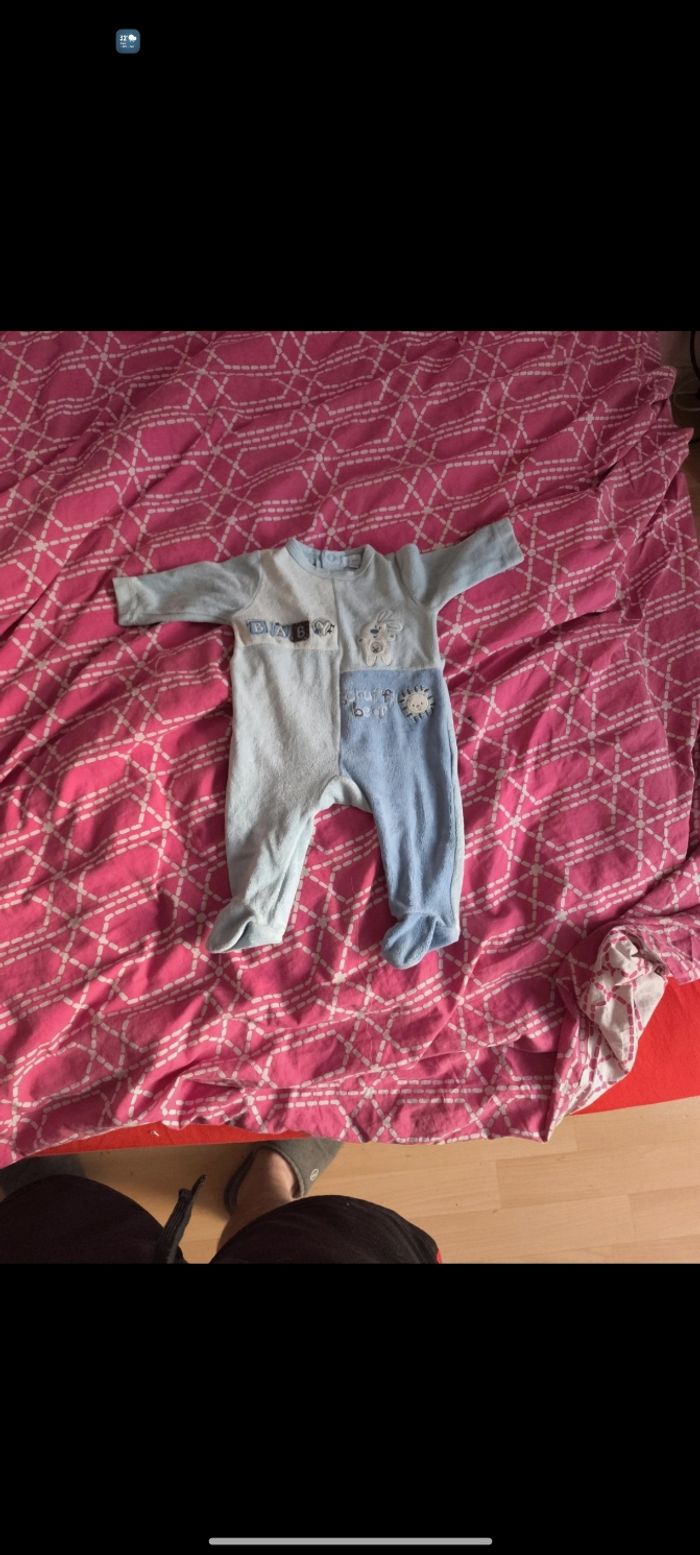 Pyjama 3 mois en excellent état