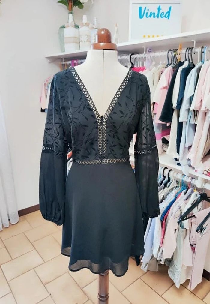 Magnifique robe noir neuve taille 40
