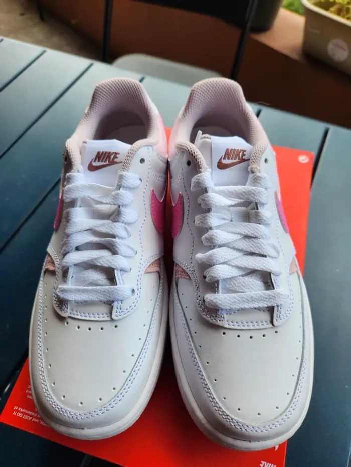 Nike gamma force Blanc rose Taille 36 femme neuves - photo numéro 4