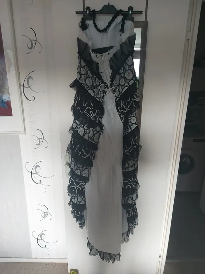 Robe de cocktail noire et blanche - photo numéro 4