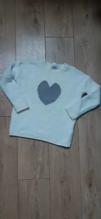 Pull okaidi tout doux en pilou pilou blanc/gris 10 ans en très bon état