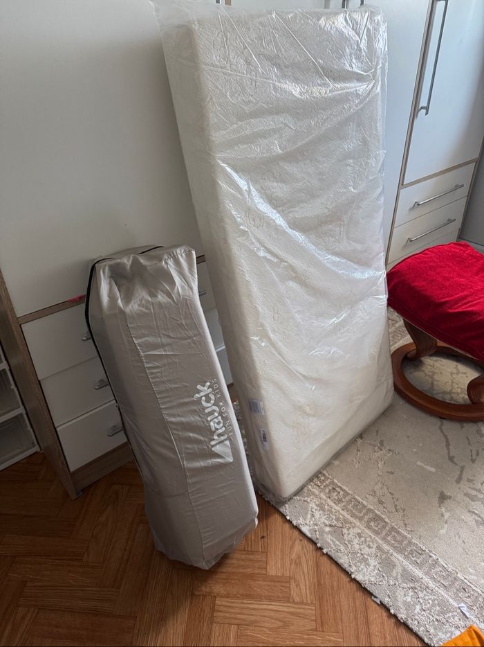 Lit bébé  et sont matelas