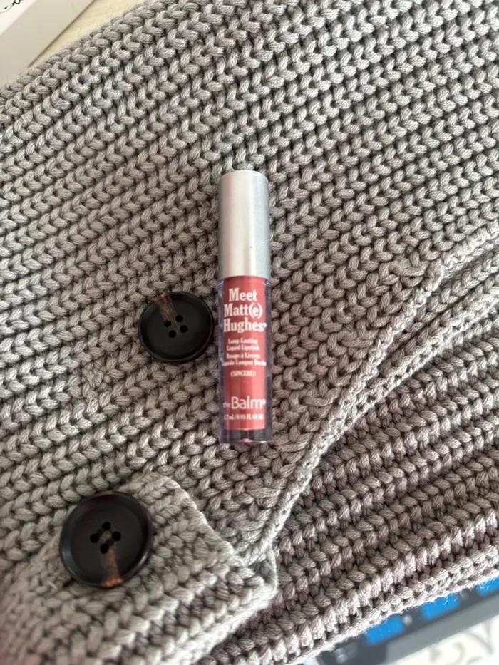 Rouge à lèvres liquide longue durée neuf