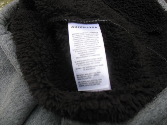 GILET GRIS A CAPUCHE "QUIKSILVER" - TAILLE S - n°01 Gilet gris épais à capuche - Doublure noire tou - photo numéro 5