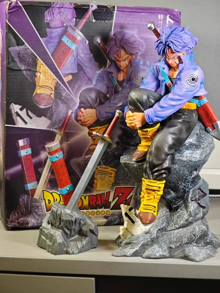 Figurine Dragon Ball Z : Mirai Trunks 26cm neuve avec boîte