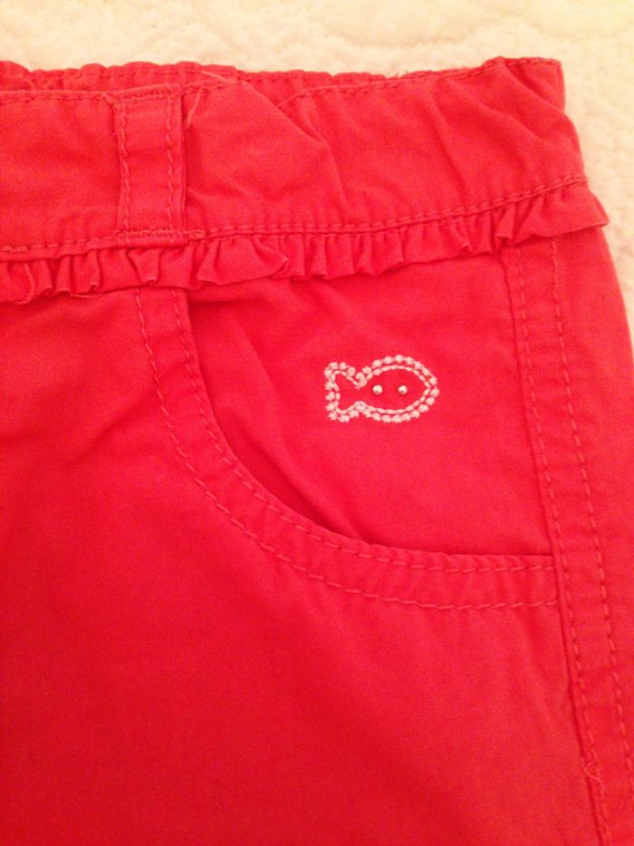 Pantalon court rouge pour fillette de 4 Ans - photo numéro 2