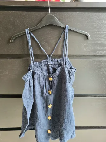 top bleu marine avec boutons Kiabi