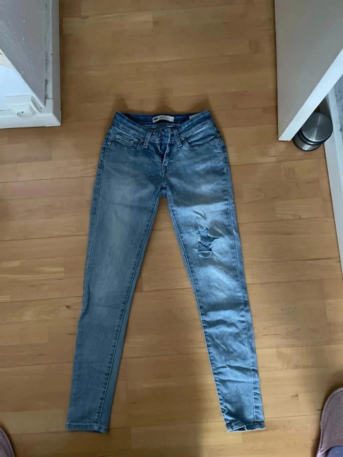 Jeans Lévis troué