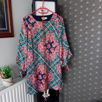 Robe fluide manches longues de  Molly Bracken