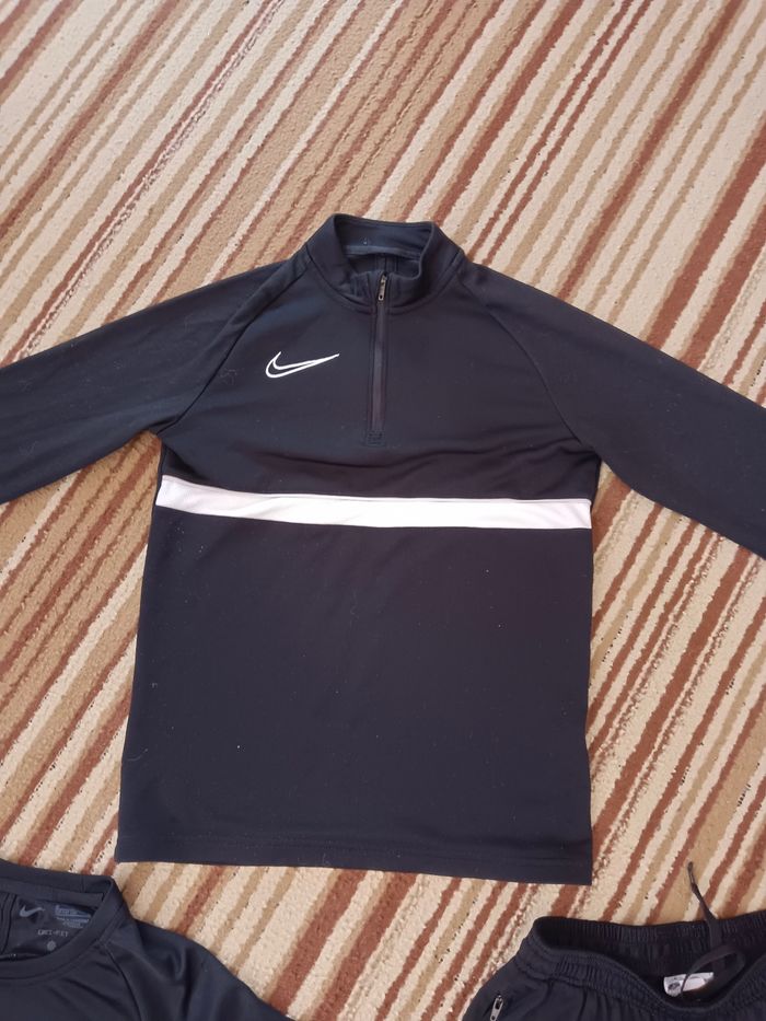 Ensemble Nike Dri fit 10/11 ans - photo numéro 4