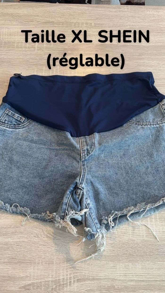 Short de grossesse réglable au niveau du ventre