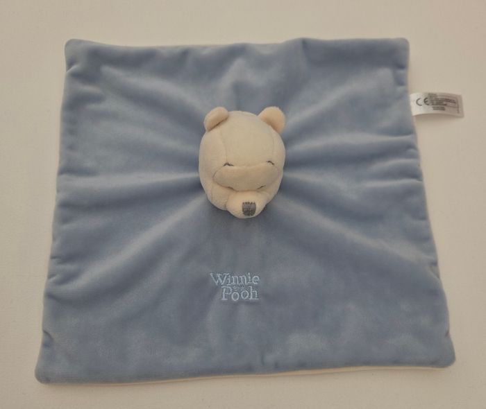 Doudou Winnie l'ourson carré plat bleu ciel et écru- Disney