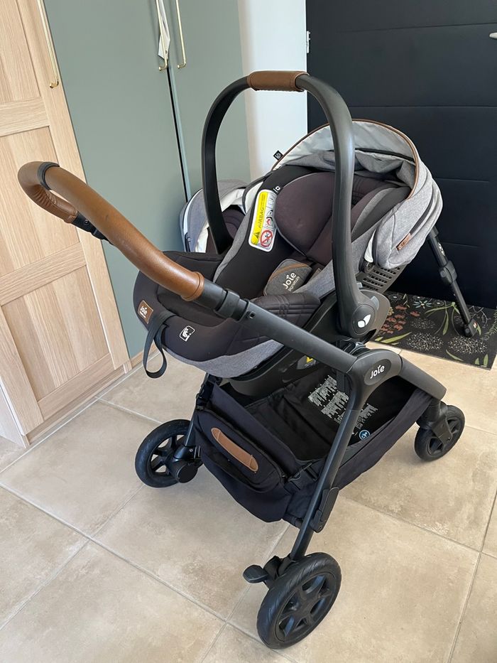 Poussette et siège auto joie 