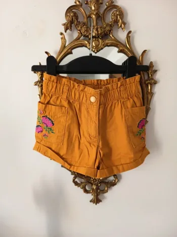 Short brodé