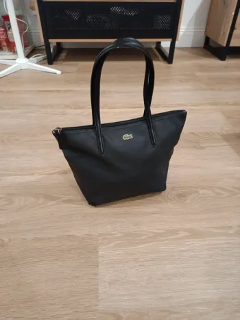 Magnifique sac Lacoste authentique noir l12 l12 petit format
