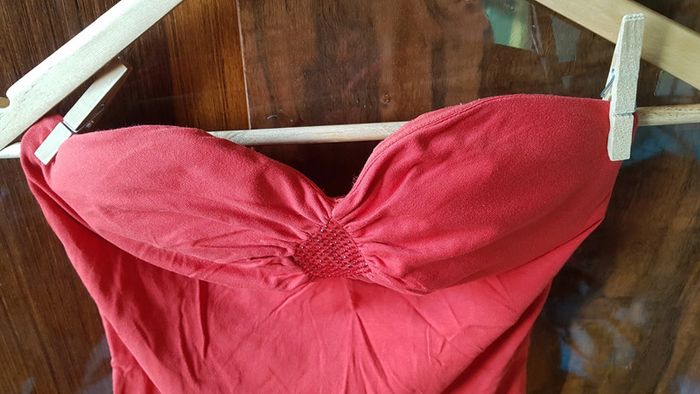 Bustier rouge avec strass - photo numéro 2