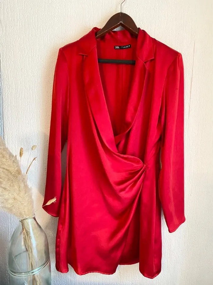Robe satin rouge Zara taille L 40